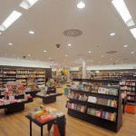Beleuchtung einer Buchhandlung von Spittler Lichttechnik GmbH